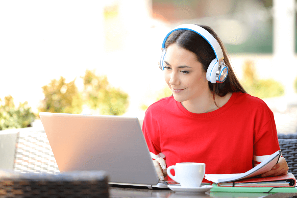 5 Best Headphones for Zoom Meetings Low to HighBudget Picks