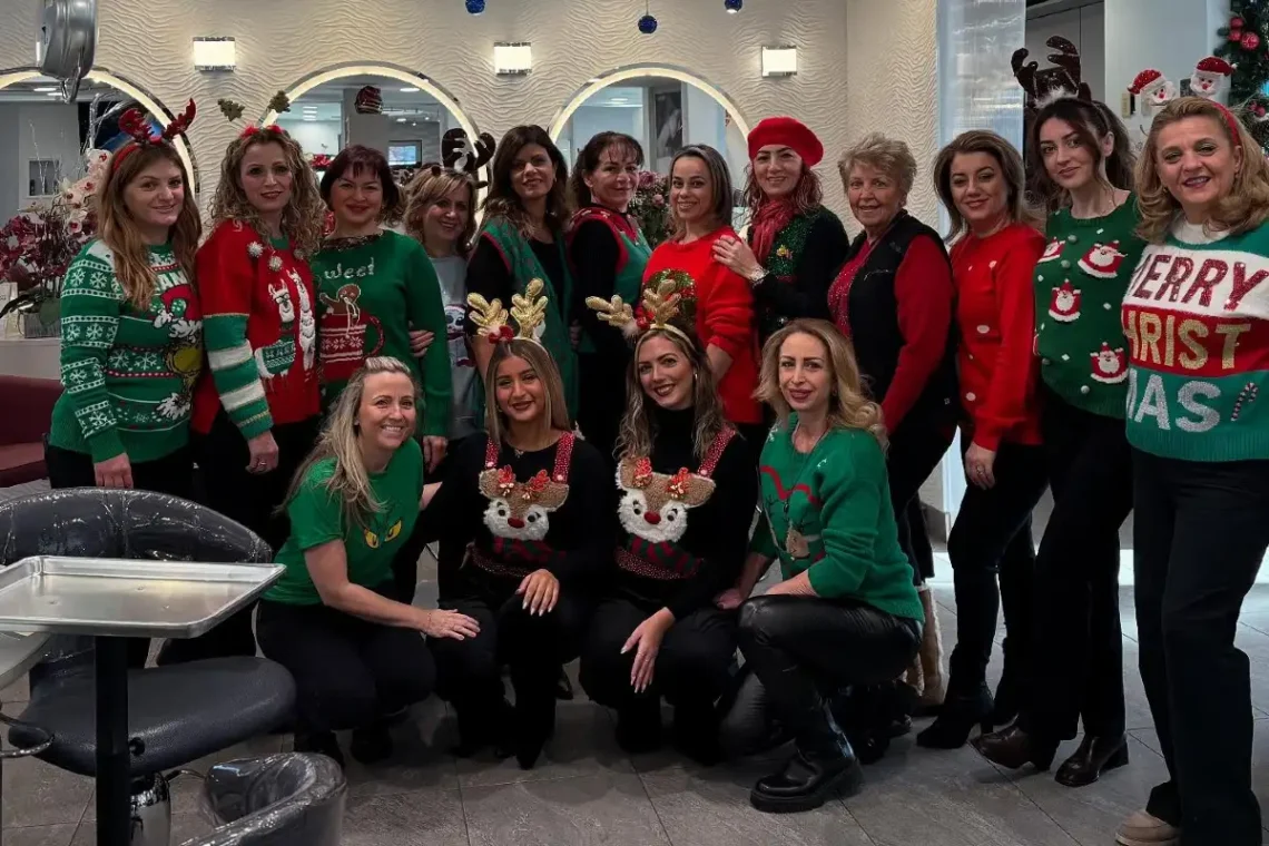 19 Chic Christmas Office Party Outfits That Are Work Appropriate 6 19 Chic Christmas Office Party Outfits That Are Work Appropriate