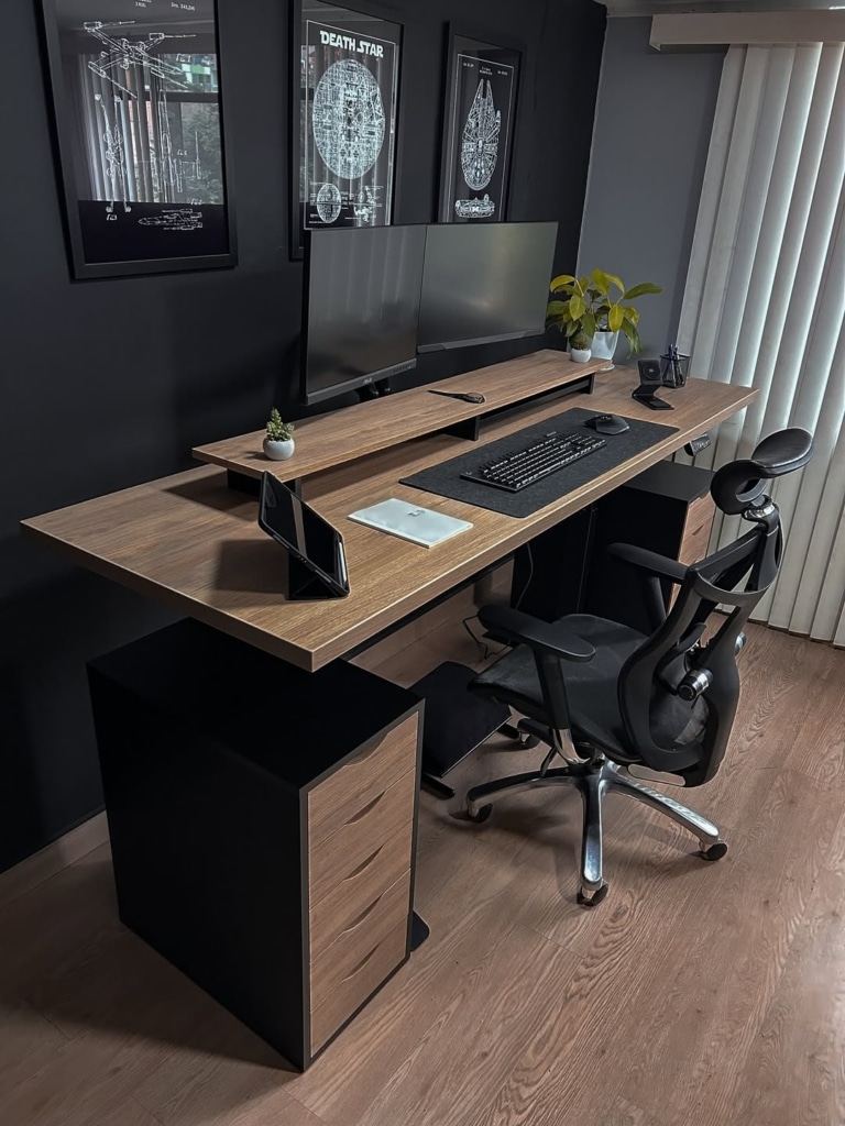 Chic & Gritty: 21 Aesthetic Industrial Home Office Designs 4 snapinsta ai 3697866584212556365