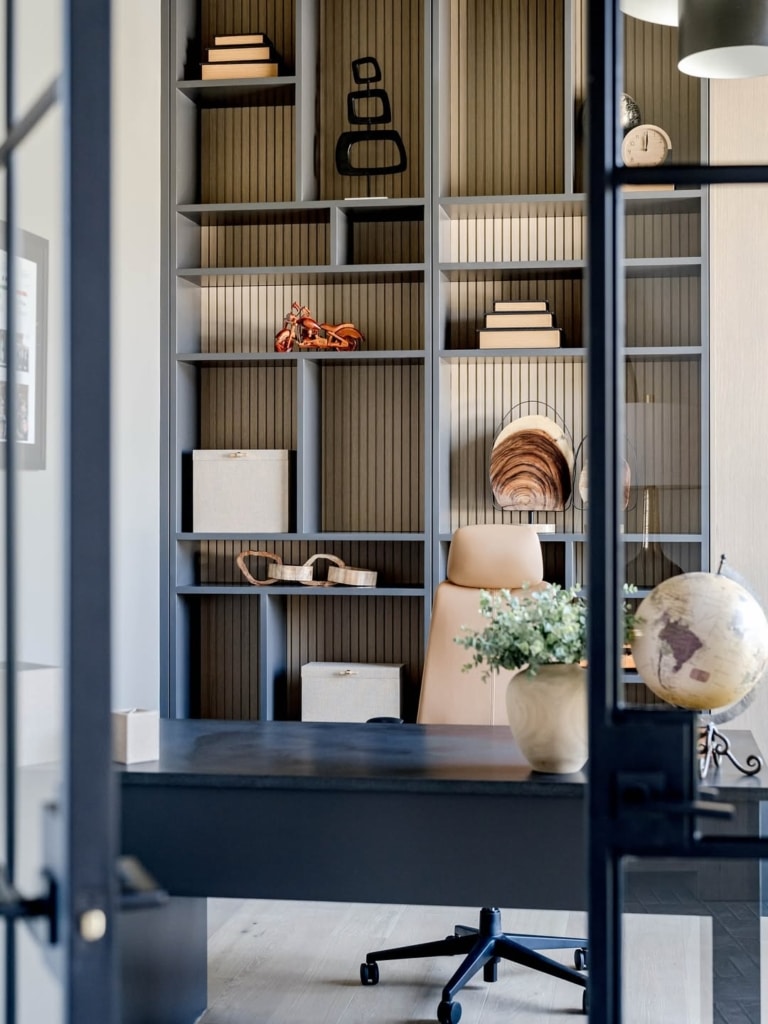 21 Smart Vertical Office Organization Ideas to Instantly Create More Space 5 snapinsta ai 3732702387573439298