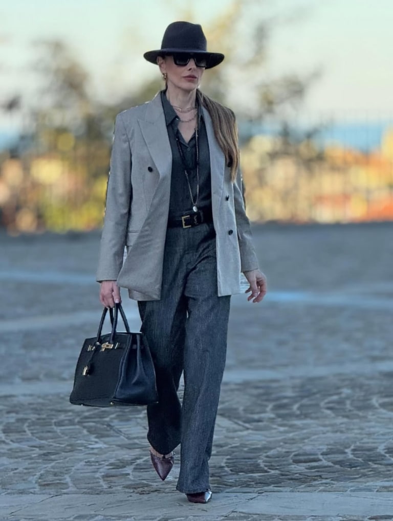 Color Combination Lady 17 Unexpected Outfit Color Combination for Women (Stylish & Modern)