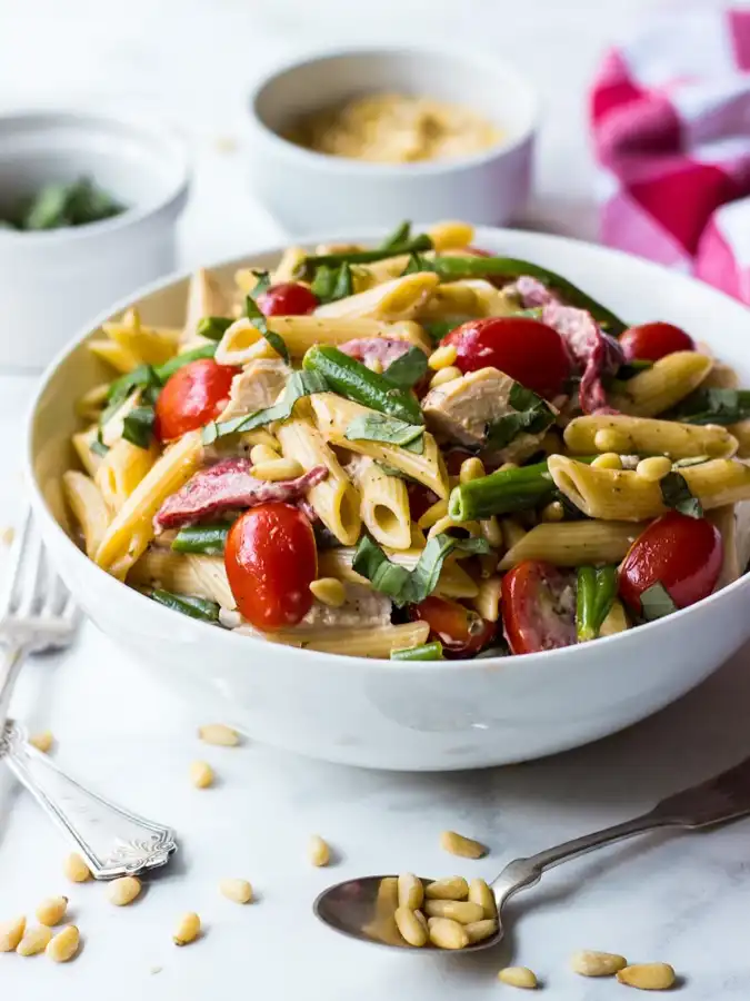 15 Easy 30g Protein Lunch Ideas for Work to Keep You Full All Day 4 Chicken Pesto Pasta Salad