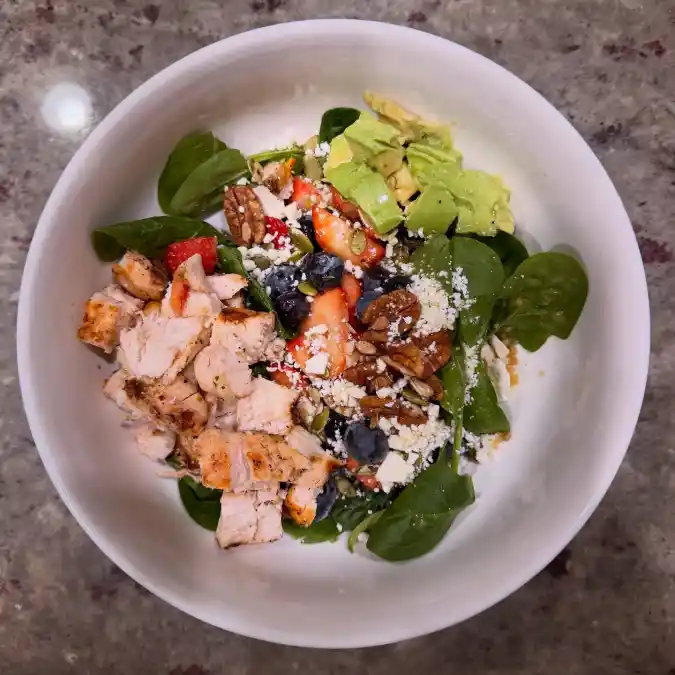 16 Healthy Low-Carb Bento Box Ideas for a Stress-Free Lunch 4 Chicken Spinach Salad