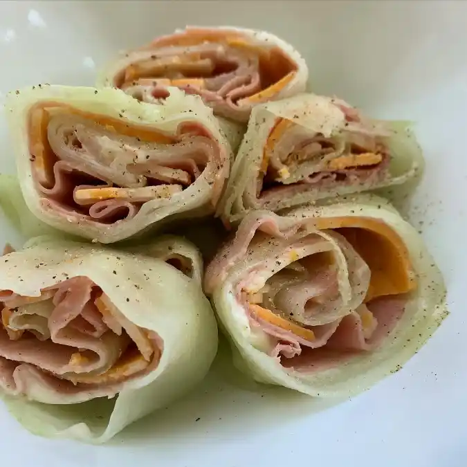 16 Healthy Low-Carb Bento Box Ideas for a Stress-Free Lunch 7 Cucumber Ham Wraps