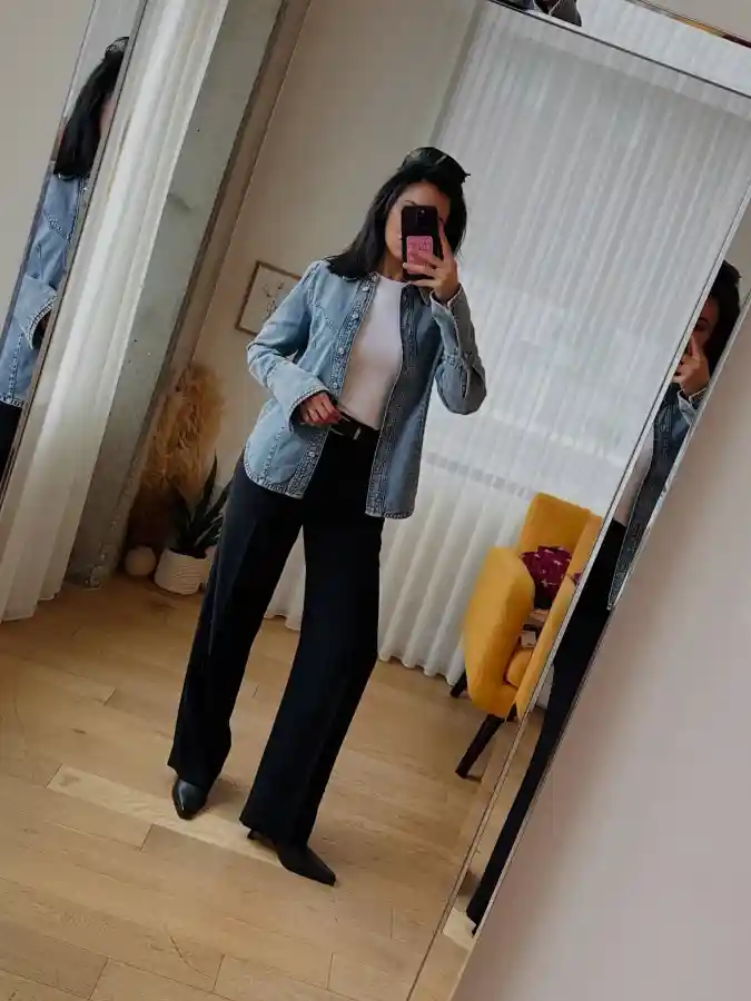 17 Chic Winter Business Casual Outfits for Women over 40 15 Effortless Denim and Trouser Pairing