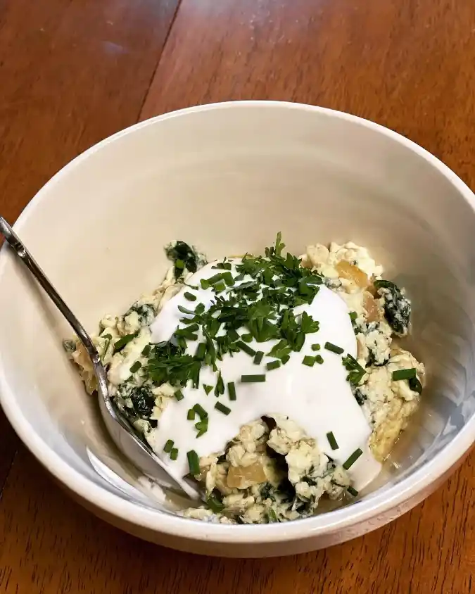 15 Easy 30g Protein Lunch Ideas for Work to Keep You Full All Day 14 Egg White Veggie Scramble