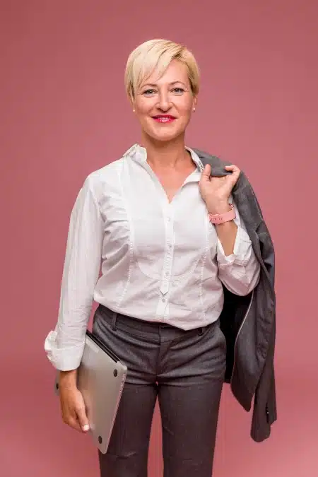 18 Elegant Office Outfit Ideas for Over 40 That Feel Awesome 14 image 157