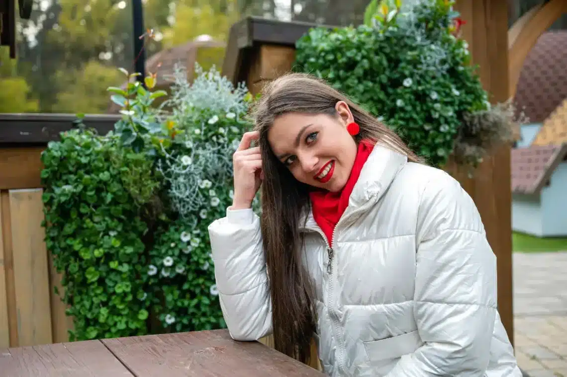 16 Cozy & Cute Winter hairstyles for work (Hat-Friendly!) 3 16 Cozy & Cute Winter hairstyles for work (Hat-Friendly!)