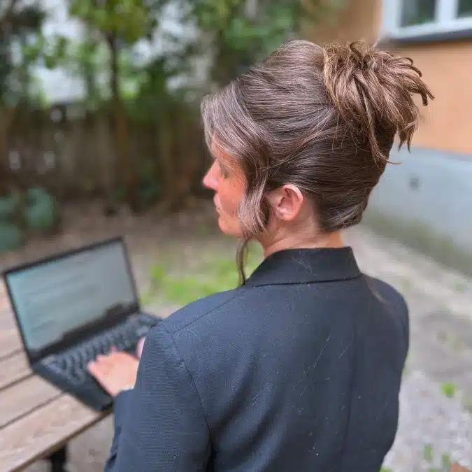 15 Classic Interview Hairstyles That Never Go Out of Style 7 image 314