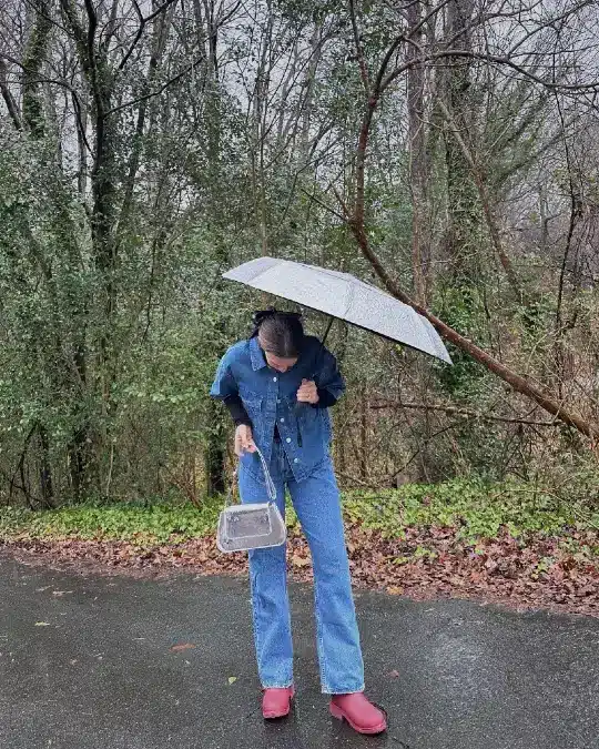 16 Practical Rainy day work outfit Ideas That Still Look Chic 14 image 433