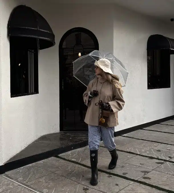 16 Practical Rainy day work outfit Ideas That Still Look Chic 16 image 435