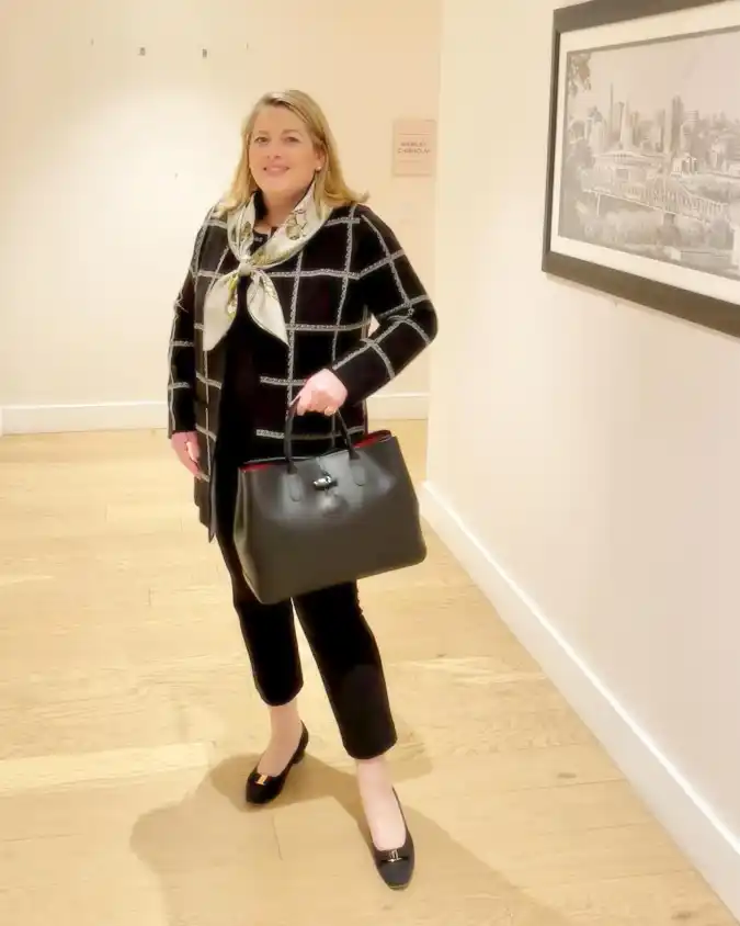 17 Chic Winter Business Casual Outfits for Women over 40 5 Polished Windowpane Blazer Ensemble