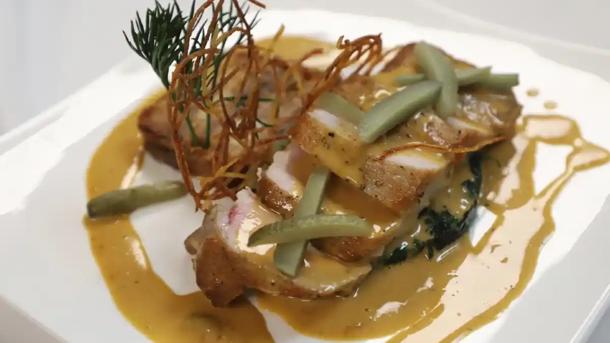 15 Easy 30g Protein Lunch Ideas for Work to Keep You Full All Day 12 Pork Tenderloin Salad