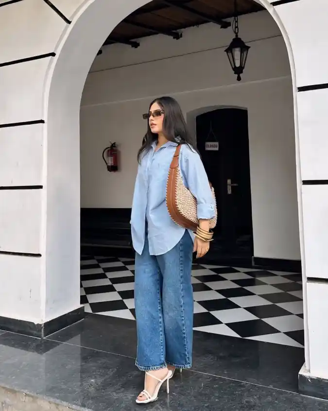 19 Chic outfits for work with jeans That Look Professional 19 Relaxed Button-Up and Wide-Leg Denim Look