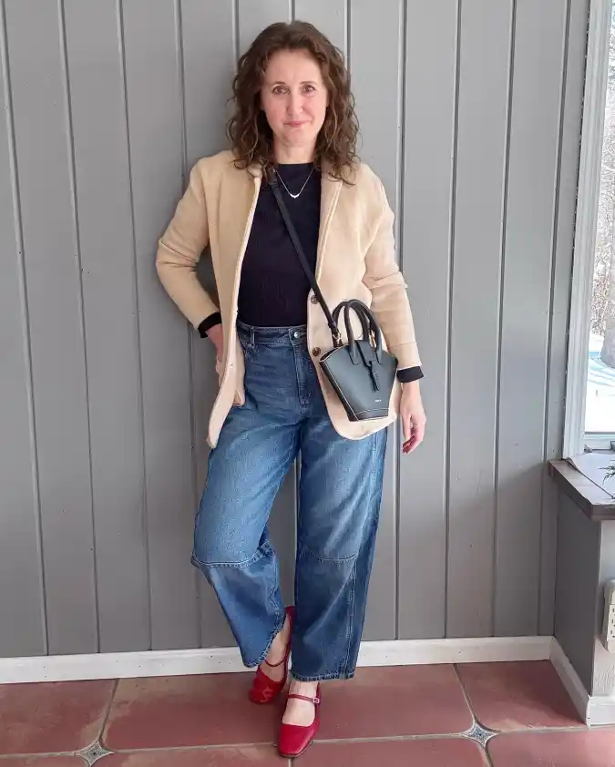 19 Chic outfits for work with jeans That Look Professional 16 The Knit Blazer and Wide-Leg Jeans Combination