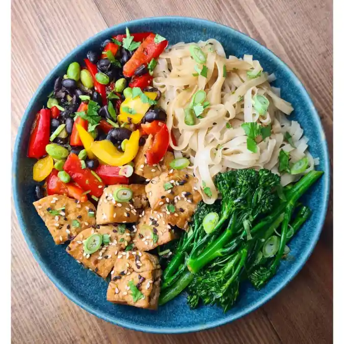 16 Healthy Low-Carb Bento Box Ideas for a Stress-Free Lunch 6 Tofu Edamame Stir