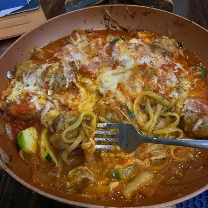 16 Healthy Low-Carb Bento Box Ideas for a Stress-Free Lunch 8 Zucchini Noodle Turkey