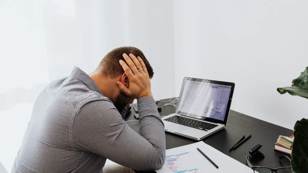 16 Silent Toxic Work Environment Signs You Shouldn't Ignore 13 15 classy christmas outfit ideas 2