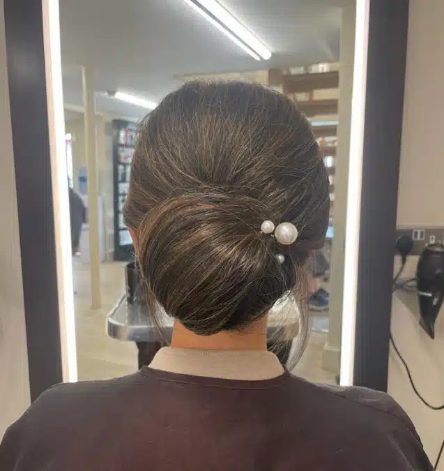 17 easy bun hairstyles for work That Look Professional And Sleek 6 image 53
