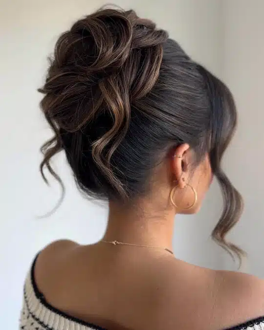 17 easy bun hairstyles for work That Look Professional And Sleek 15 image 62