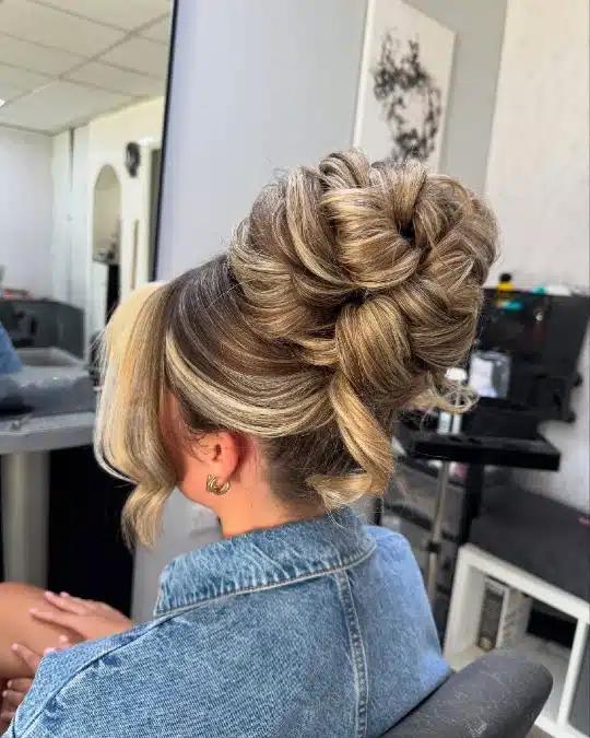 16 Chic 5 minute hairstyles for work For Busy Mornings 7 image 70