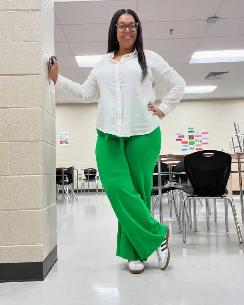 16 Chic Work Outfits With Sneakers That Still Look Professional 13 13 1