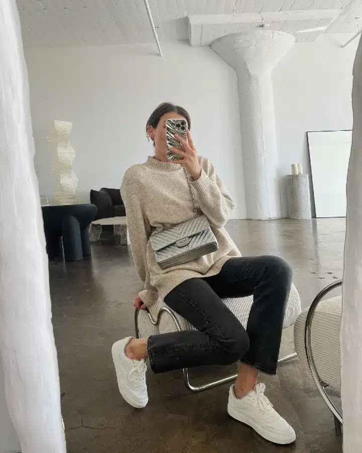 16 Chic Work Outfits With Sneakers That Still Look Professional 4 4