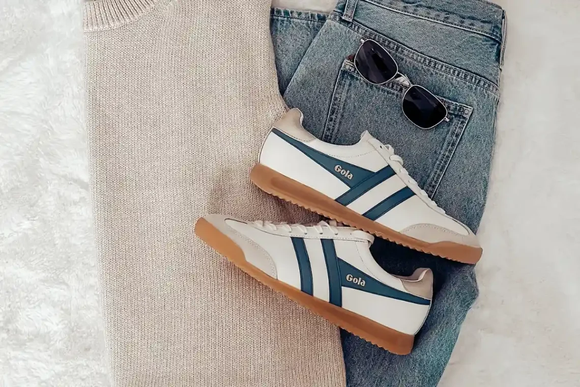 16 Chic Work Outfits With Sneakers That Still Look Professional 3 16 Chic Work Outfits With Sneakers That Still Look Professional
