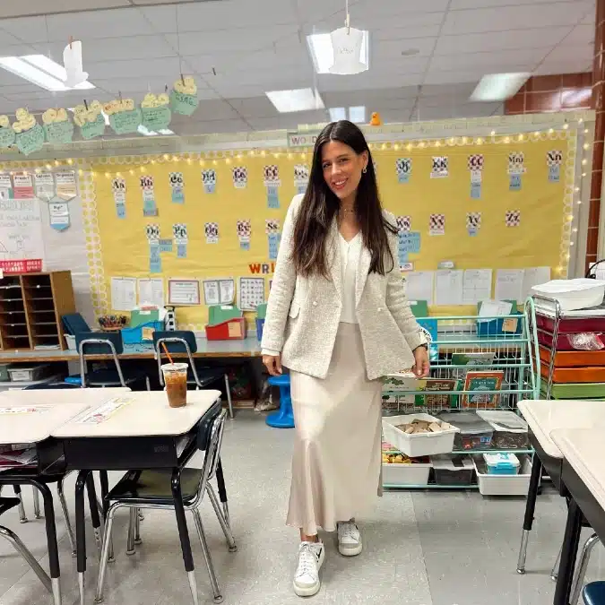 17 Cute And Comfy Teacher Outfit Ideas For The Classroom 2 image 17
