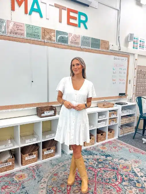 17 Cute And Comfy Teacher Outfit Ideas For The Classroom 7 image 22