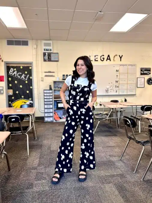 17 Cute And Comfy Teacher Outfit Ideas For The Classroom 12 image 27