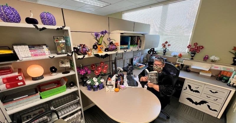 halloween decoration office cubicle