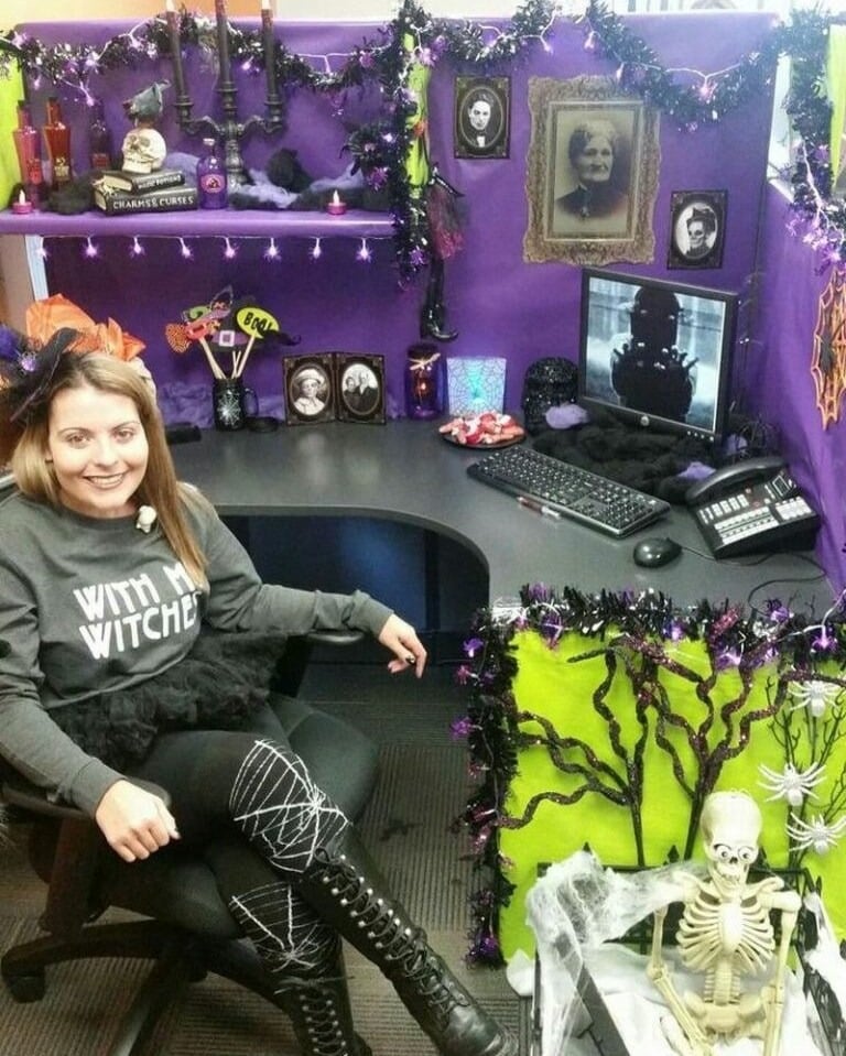 halloween decoration office cubicle