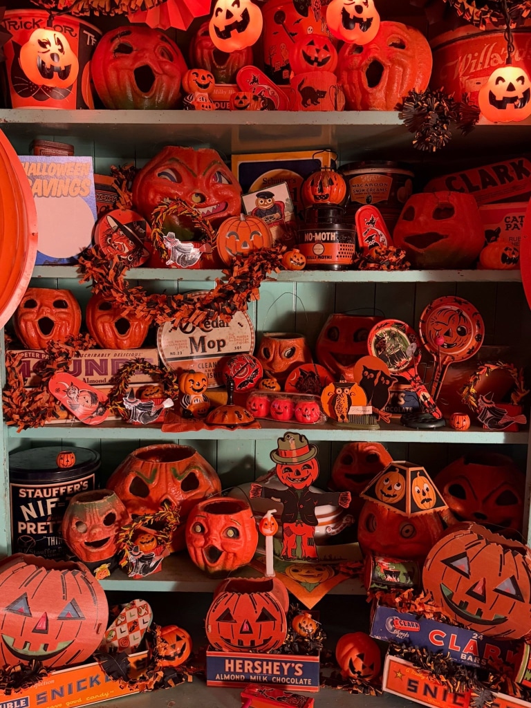 halloween decoration office cubicle