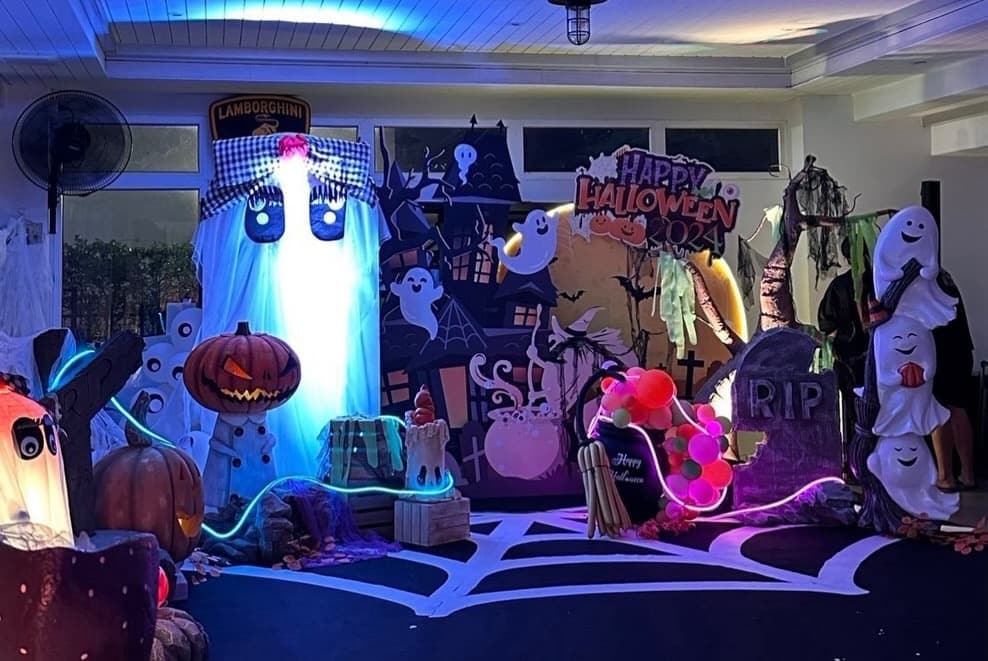 halloween decoration office cubicle