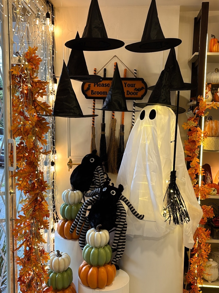 halloween decoration office cubicle