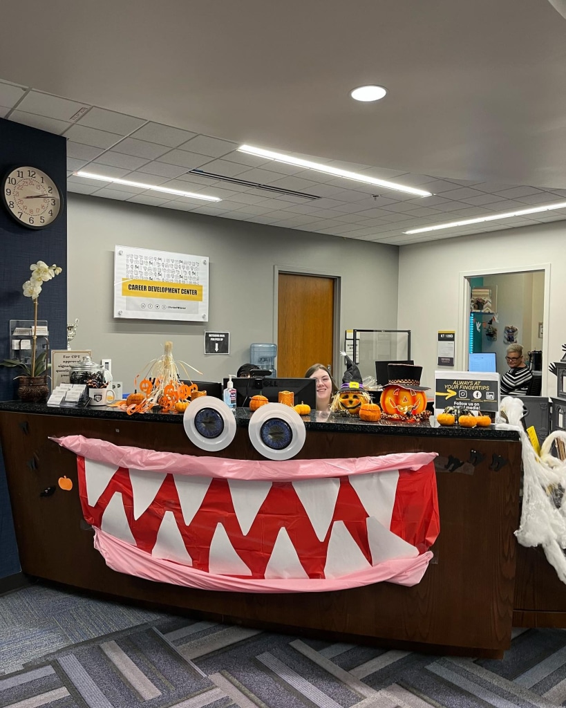 halloween decoration office cubicle