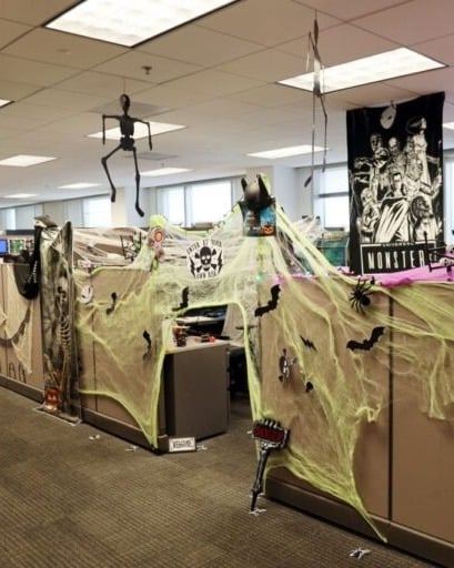 halloween decoration office cubicle