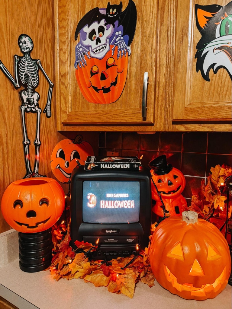 halloween decoration office cubicle