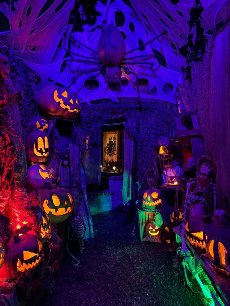 halloween decoration office cubicle